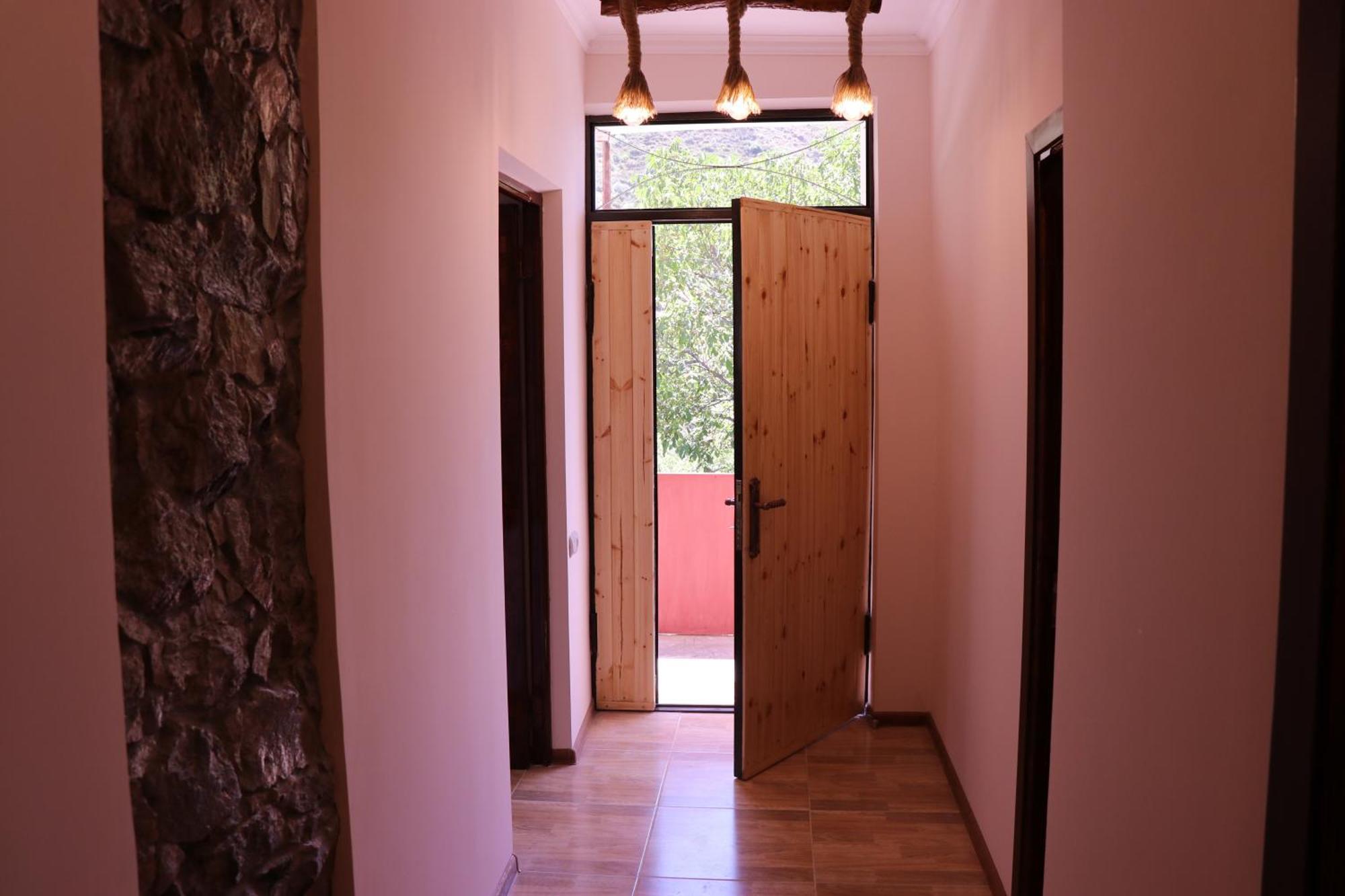 Legend Guest House Yekhegis Buitenkant foto